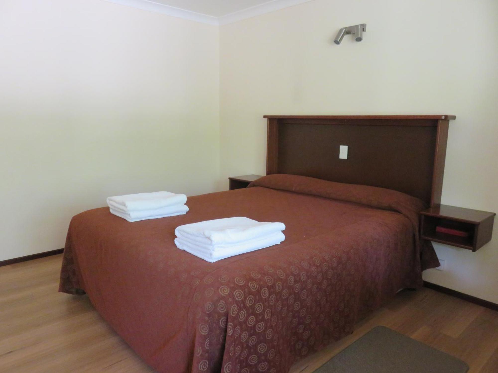 Siesta Park Holiday Resort Absolute Beachfront Resort 부셀톤 외부 사진